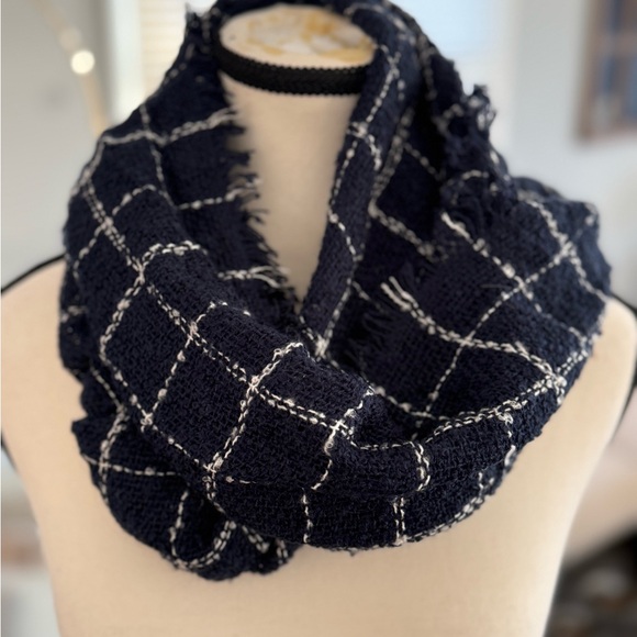 Bass Accessories - Bass Dark Blue and White Acrylic Infinity Loop  Scarf
